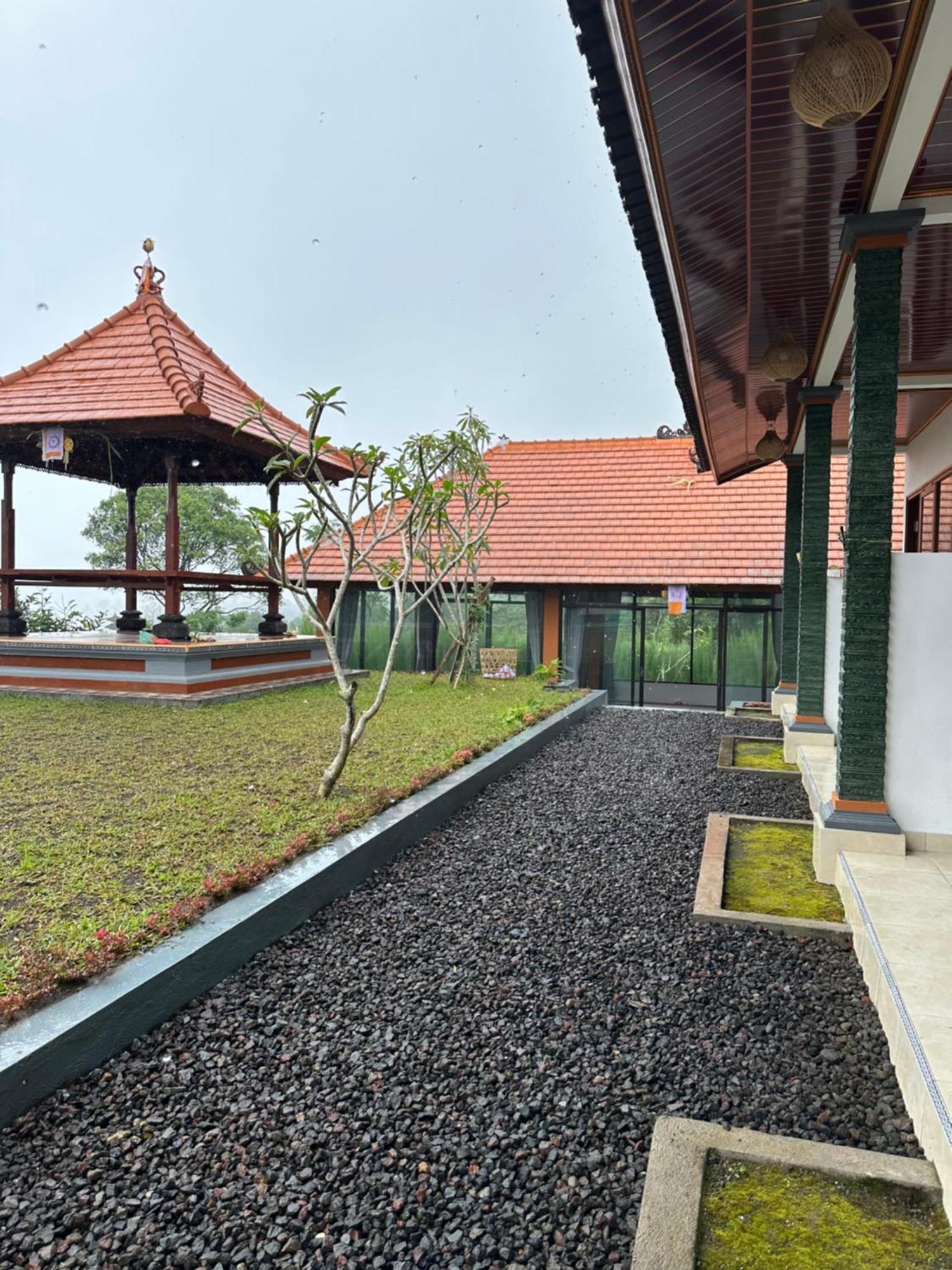 Appartamento Bali Basuki Retreat Center Besakih Esterno foto
